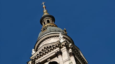 DSCF5870 Szent István tér, Budapest, Hungary | XF90mm f4.6 1/1000s ISO160