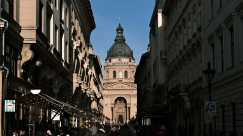 DSCF5915 Zrínyi utca, Budapest, Hungary | XF16-55mm f5.4 1/2800s ISO320