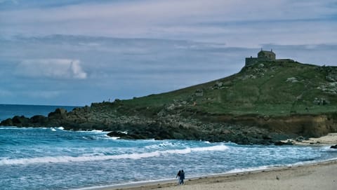 DSCF1364 Porthmeor Road, St. Ives, UK | XF16-55mm f3.4 1/32000s ISO1600