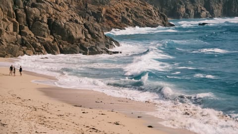 DSCF1732 Porthcurno Beach, Penzance, UK | XF16-55mm f3.0 1/33000s ISO1600