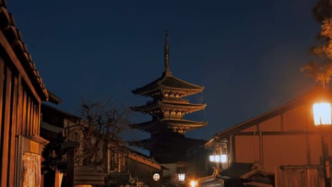 DSCF8203 Kiyomizu 3-chome, Higashiyama Ward, Kyoto | XF16-55mm f5.0 0.2s ISO2500