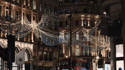 DSCF3141 Oxford Street, London | XF90mm f2.0 1/270s ISO1600