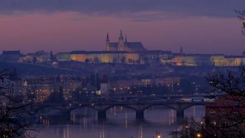 DSCF4303 Rašínovo nábřeží, New Town, Prague | XF90mm f5.0 1/57s ISO3200