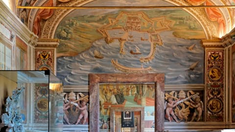 DSCF1486 Vatican Museums, Leo XIII Avenue, Vatican City | XF16-55mm f6.9 0.2s ISO800