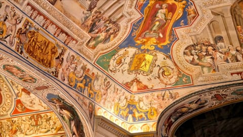 DSCF1476 Vatican Museums, Leo XIII Avenue, Vatican City | XF16-55mm f3.0 1/160s ISO800