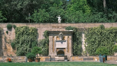 DSCF1503 Square Garden, Leo XIII Avenue, Vatican City | XF16-55mm f6.0 1/840s ISO320